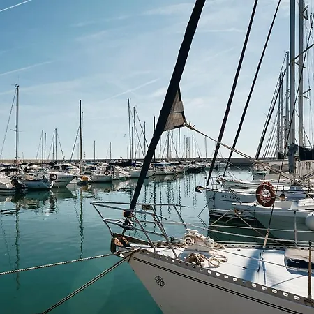Holiday home 30Min To Barcelona, Groups Families, Ac Wifi, Beach Stylish House *